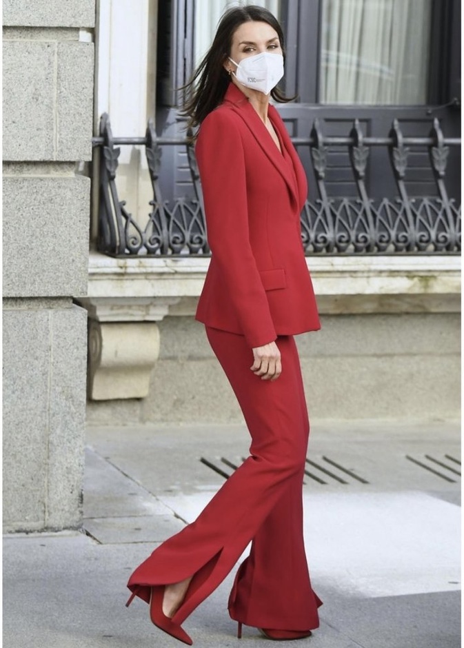 أحدث إطلالات الملكة ليتيزيا المثالية باللون الأحمر