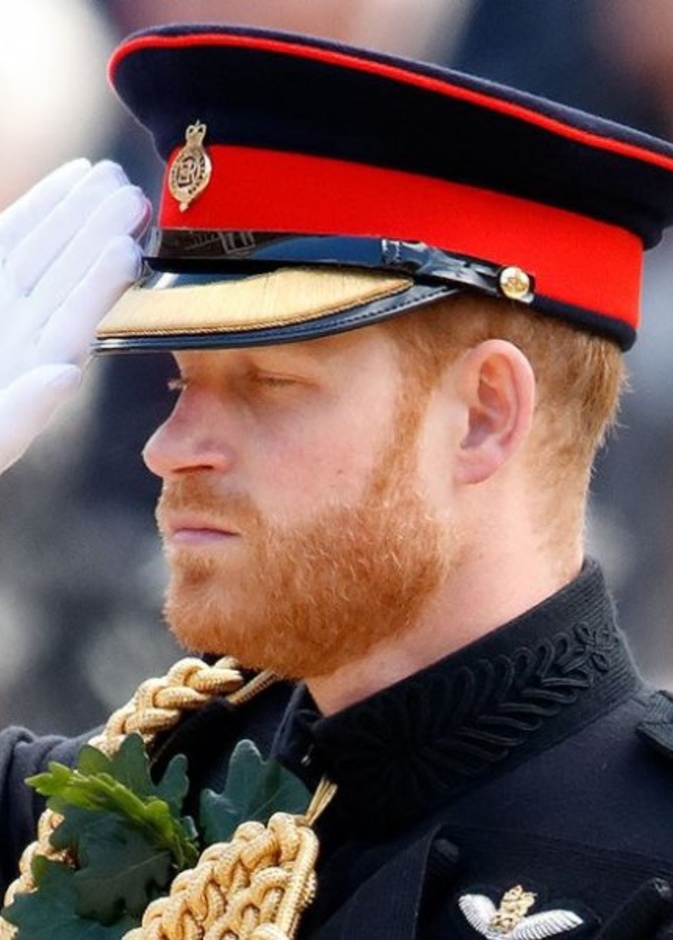 هل سيرتدي الأمير هاري الزي العسكري في جنازة جده فيليب؟