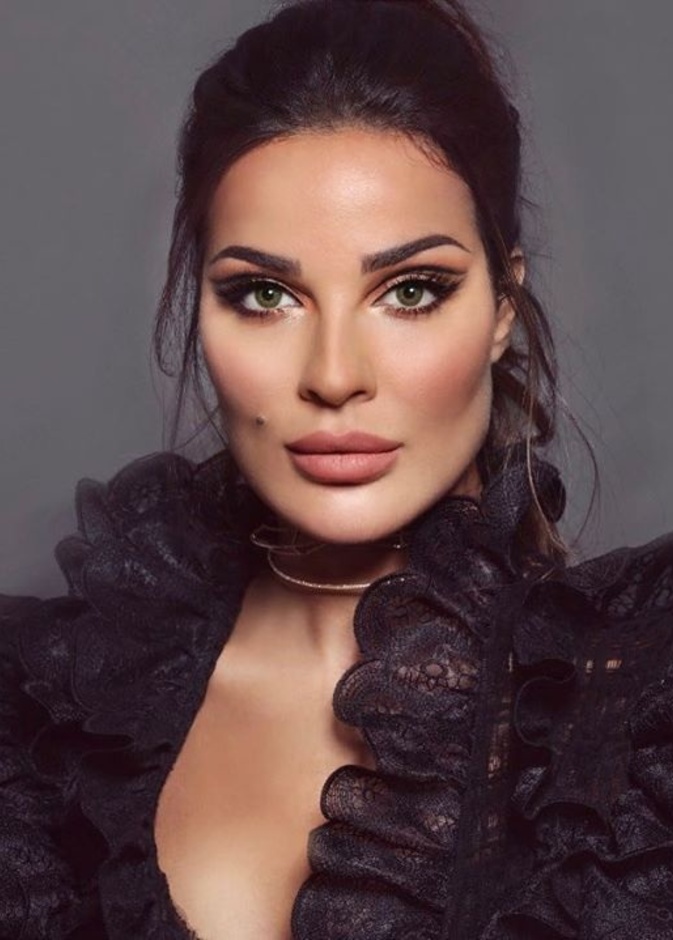 اطلالات نادين نجيم بطلة مسلسل عشرين عشربن