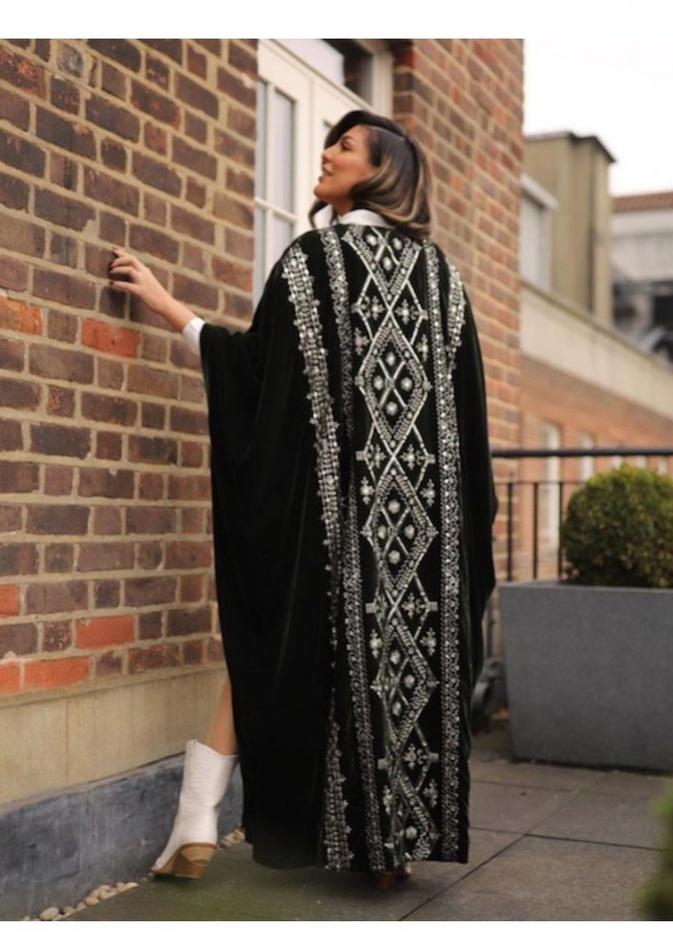 تصاميم عبايات شبابية لاطلالة محتشمة في رمضان 2021 من وحي دانا الطويرش