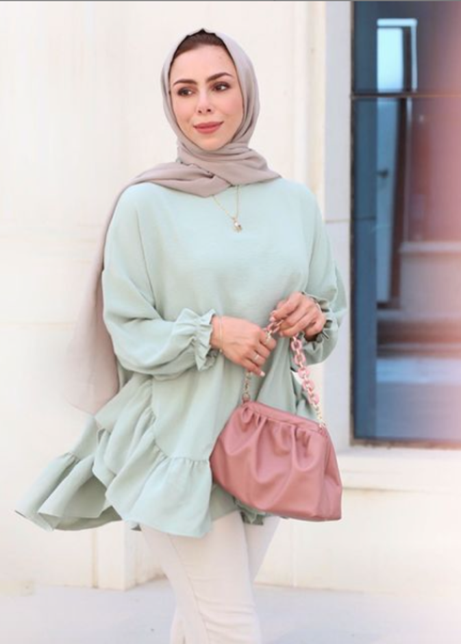 ألوان الباستيل الناعمة باطلالة جذابة وأنيقة بالتوب والسروال