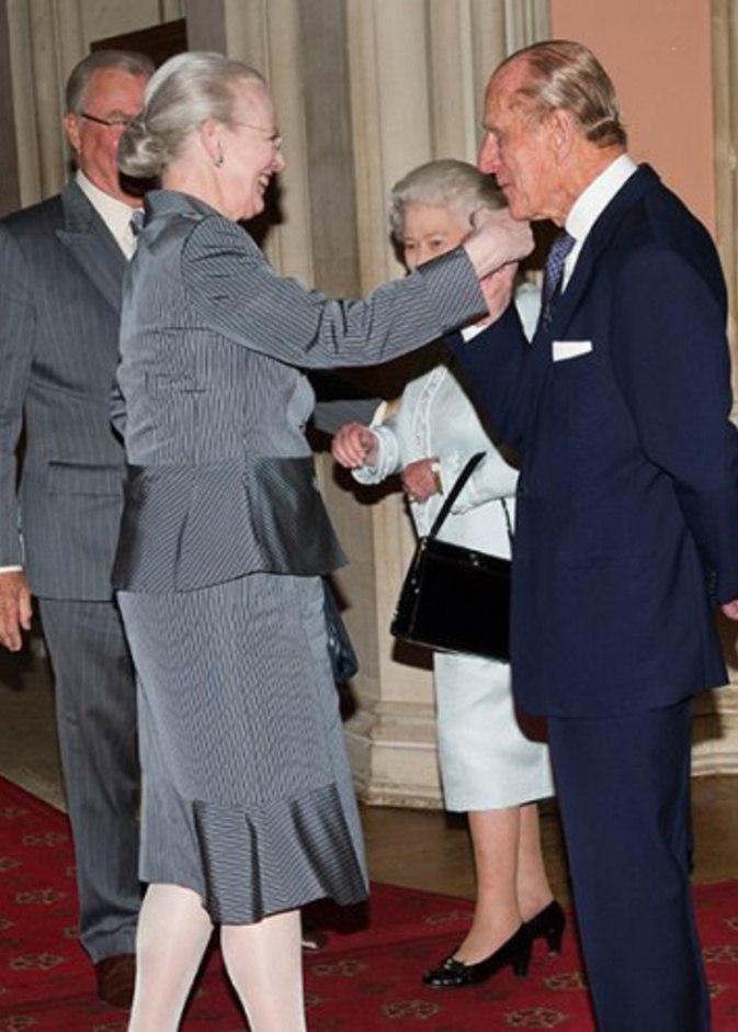 الدنمارك تقرر تنكيس العلم الملكي جزئيا حداد على الأمير فيليب