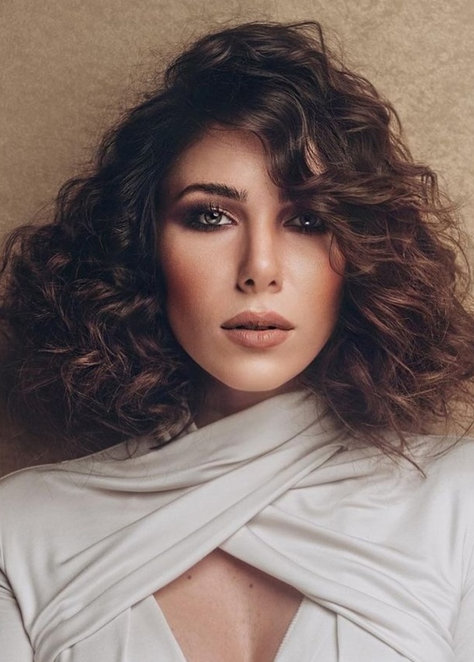 اطلالات جمالية جذابة استوحيها من دانييلا رحمة بطلة مسلسل "للموت"