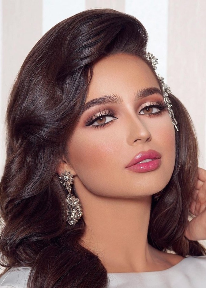 مكياج ناعم يناسب ليالي رمضان بظلال نيود من خبيرة التجميل ليالي