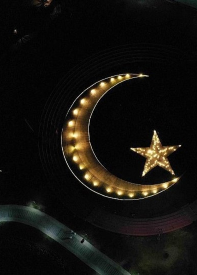  مدينة جواثا السياحية تتزين بأكبر هلال بالمنطقة الشرقية