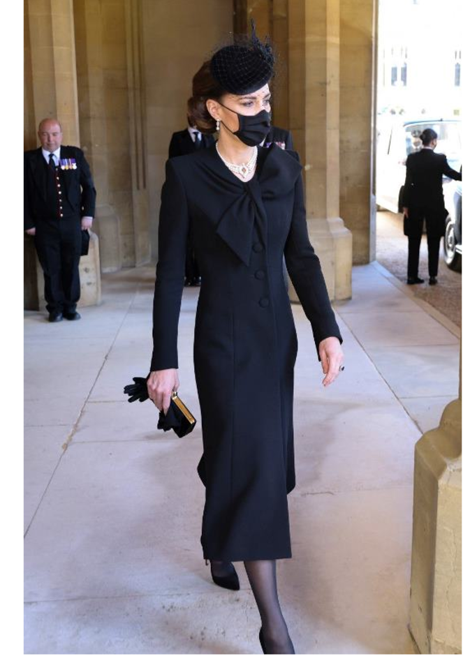 كيت ميدلتون تألقت بمعطف أسود أنيق من تصميم كاثرين والكر