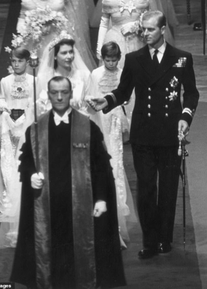 ما سر حذاء زفاف الأمير فيليب الذي ظل يرتديه لمدة 74 عاما؟