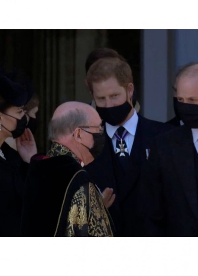 هاري وكيت ميدلتون غادرا الكنيسة إلى قلعة وندسور سيرا على الأقدام