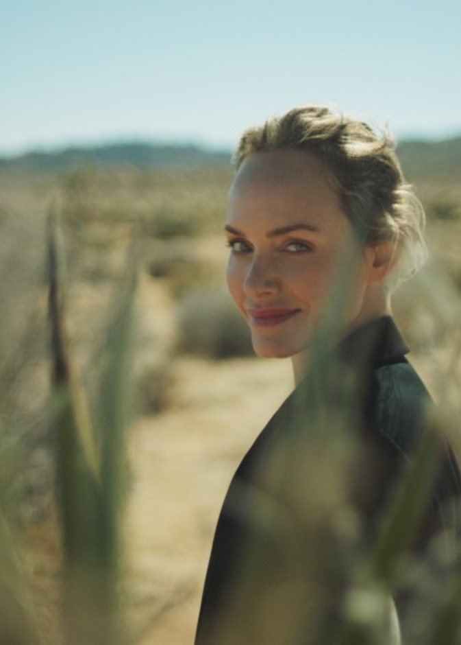 مجموعة KARL LAGERFELD X AMBER VALLETTA الصغيرة لموسم ربيع وصيف 2021