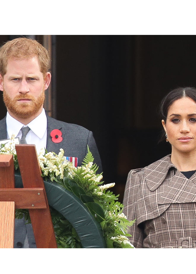 ميغان وهاري يتركان إكليل مميز للزهور في جنازة الأمير فيليب