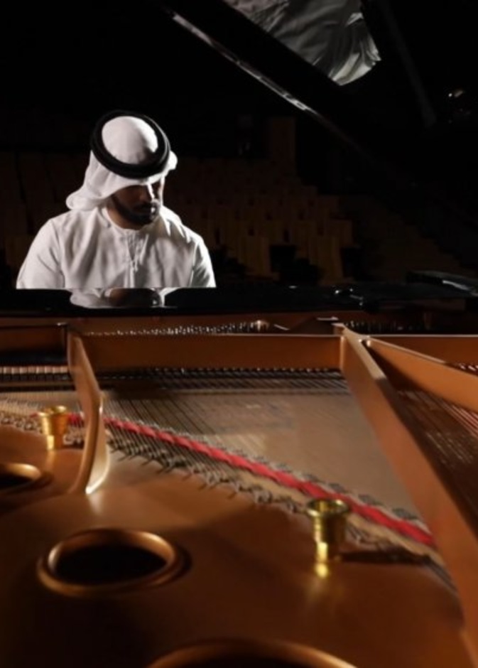 عازف البيانو الإماراتي محمد الجهوري