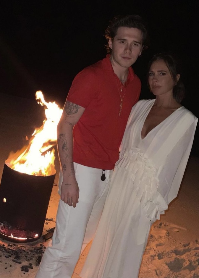 بروكلين بيكهام يحتفل بعيد ميلاد والدته فيكتوريا