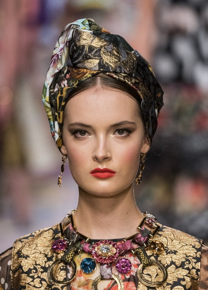 اكسسوارات شعر راقية وعصرية اعتمديها في افطارات رمضان 2021