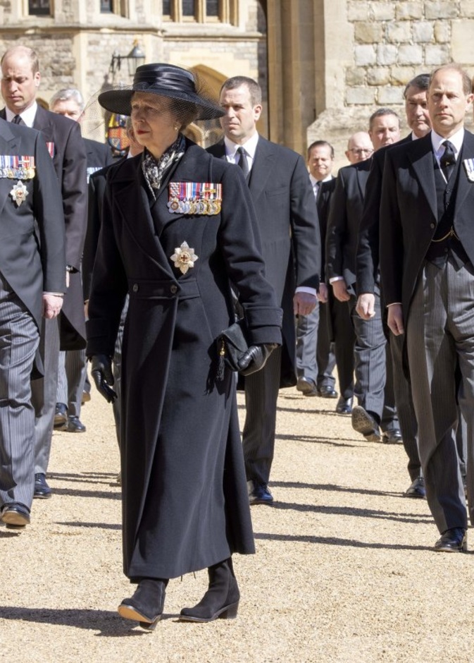 ما هي الأوسمة التي ارتدتها أفراد العائلة المالكة البريطانية في جنازة الأمير فيليب؟ 