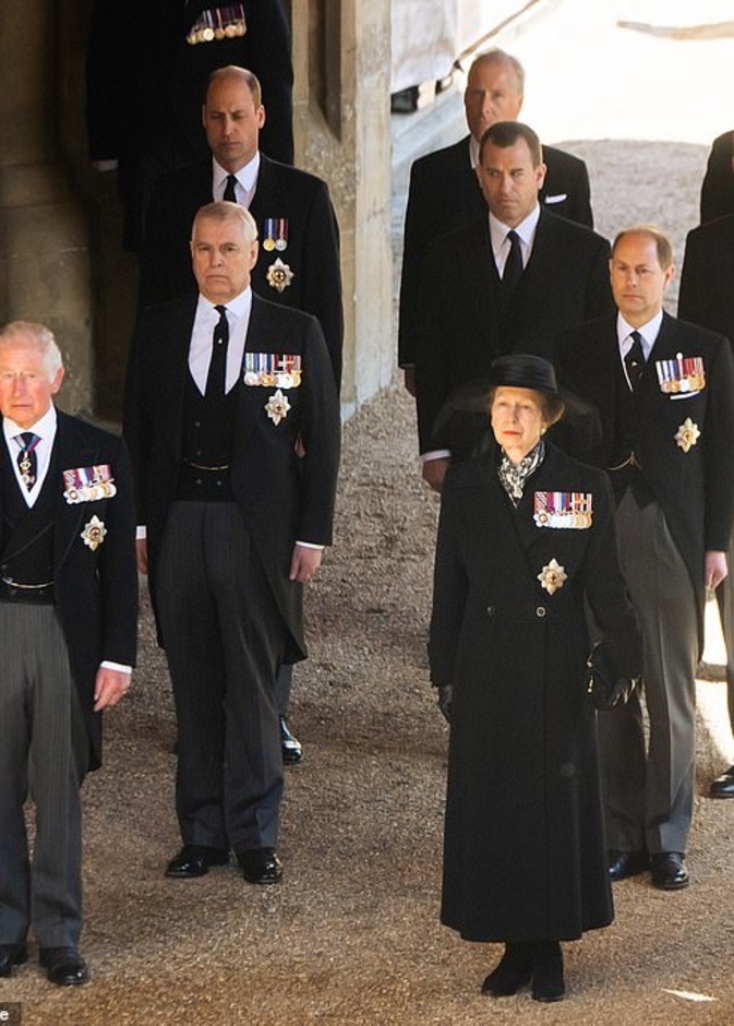 الأمير تشارلز يستضيف قمة عائلية لتحديد مستقبل العائلة بعد وفاة الأمير فيليب