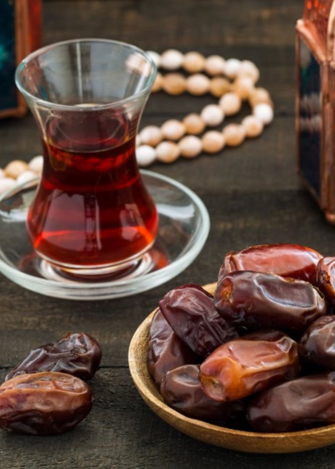 الإفطار على التمر يساعد على تهيئة المعدة لاستقبال الأطعمة