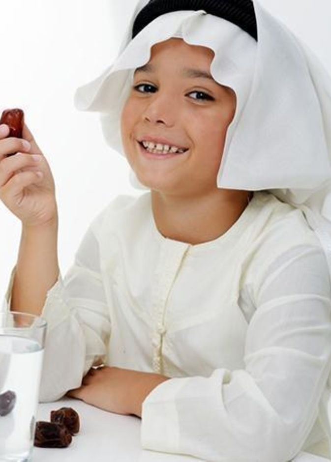 أخطاء تقع فيها الأم عند تعليم الطفل الصيام