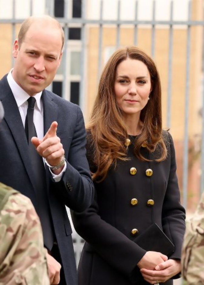 كيف قدم ويليام وكيت التحية للأمير فيليب في أول مشاركة ملكية لهما بعد جنازته؟