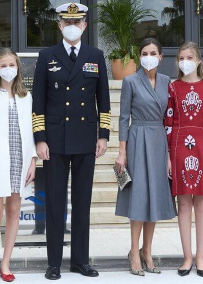 جولة في مرافق حوض بناء السفن