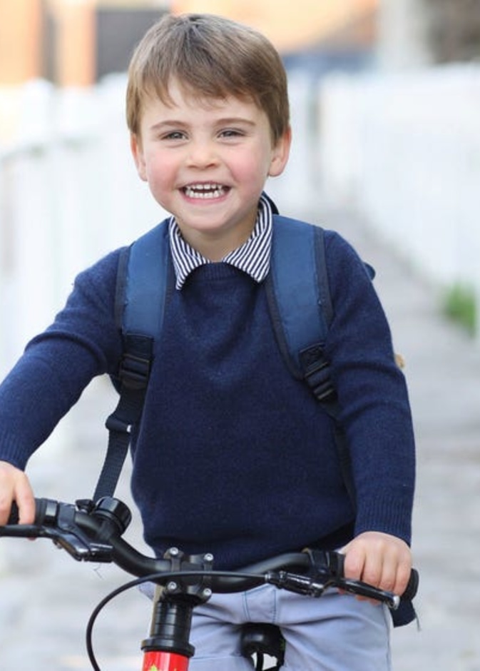 دوق ودوقة كمبريدج ينشران صور للأمير لويس في عيد ميلاده