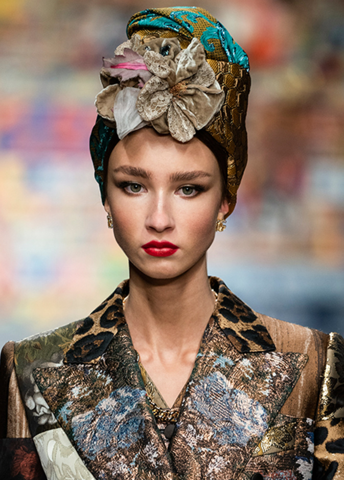 اكسسوارات شعر التوربان الملونة في رمضان 2021 من Christian Dior