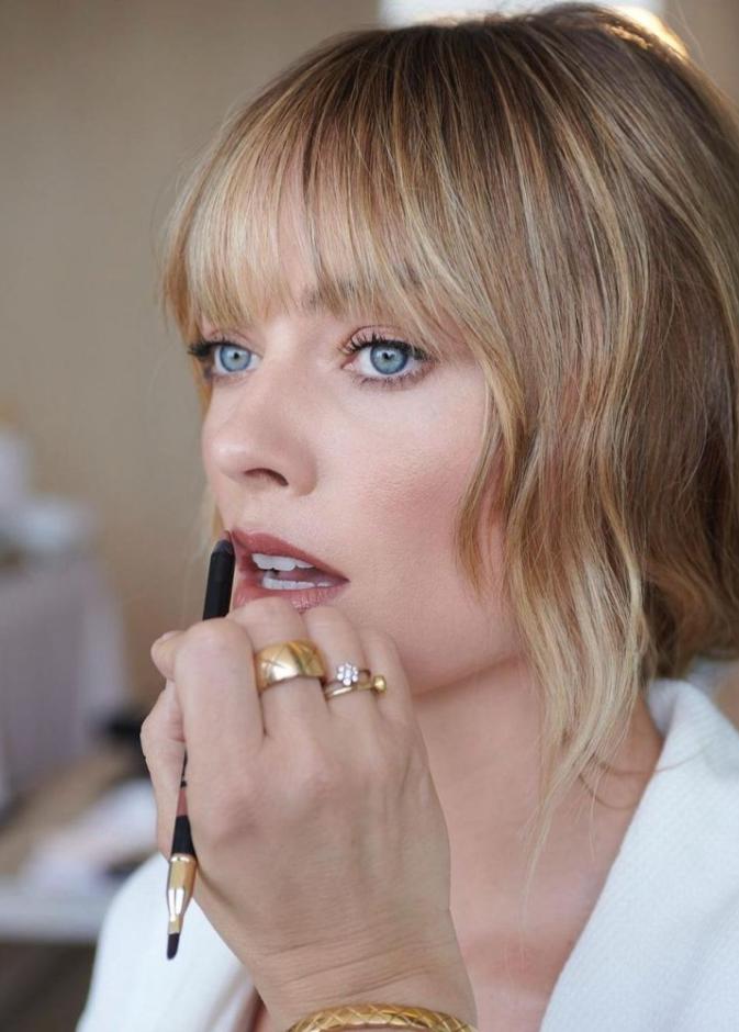  صور تحضيرات احمر الشفاه القوي بأسلوب Margot Robbie