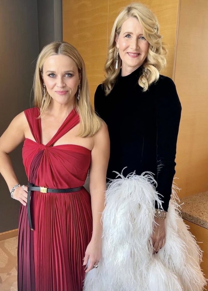 ريس ويذرسبون مع لورا ديرن في حفل الأوسكار 2021