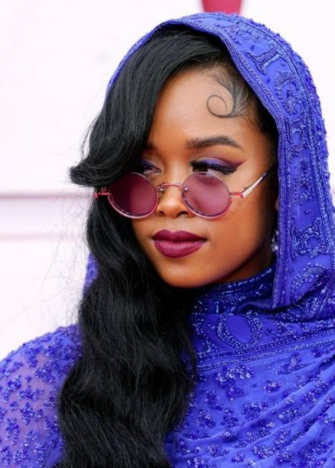  هير H.E.R