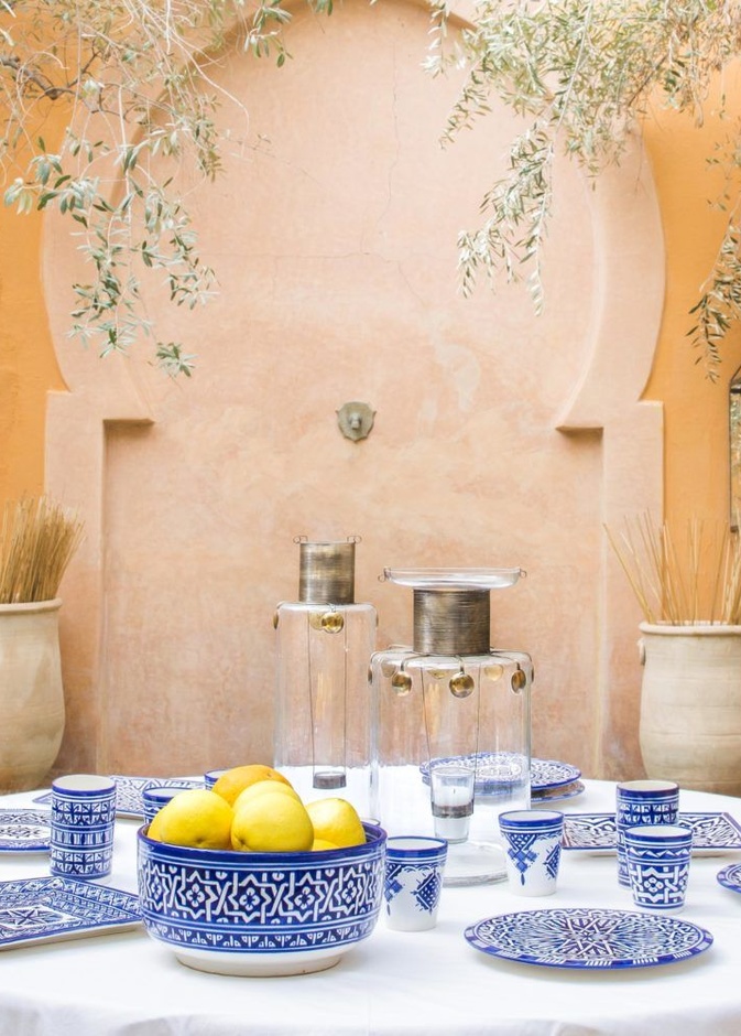  أدوات مائدة رمضانية بنقشات شرقية