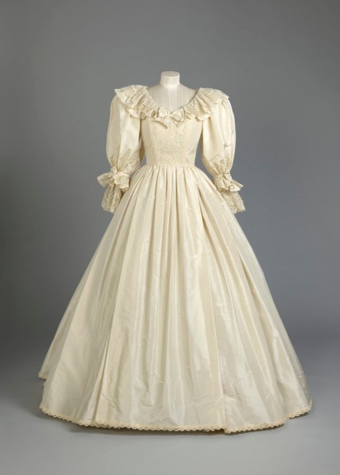 إعارة فستان زفاف ديانا بموافقة ولديها وليام وهاري