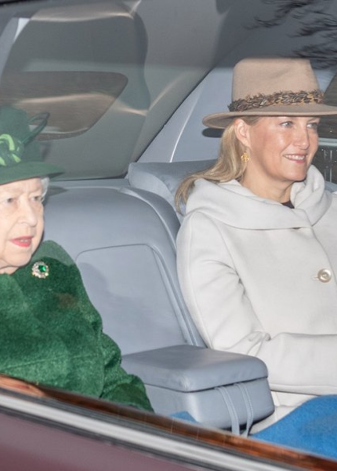 صوفي وسكس تثني على الملكة إليزابيث الثانية