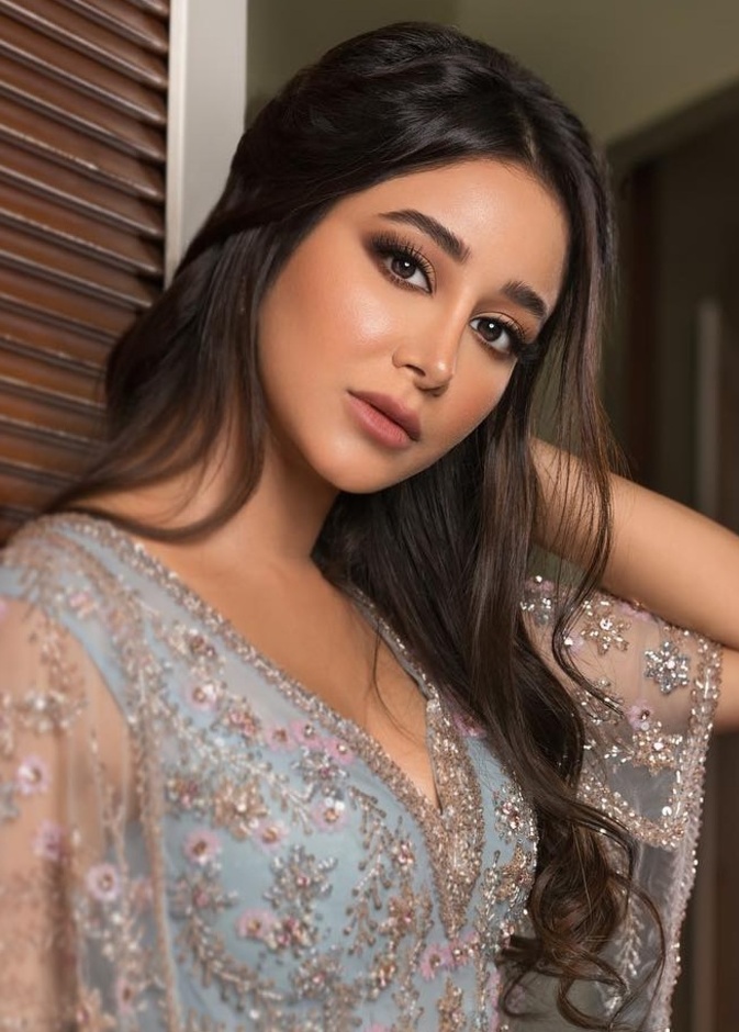 تسريحات شعر لإطلالات سحور رمضان 2021