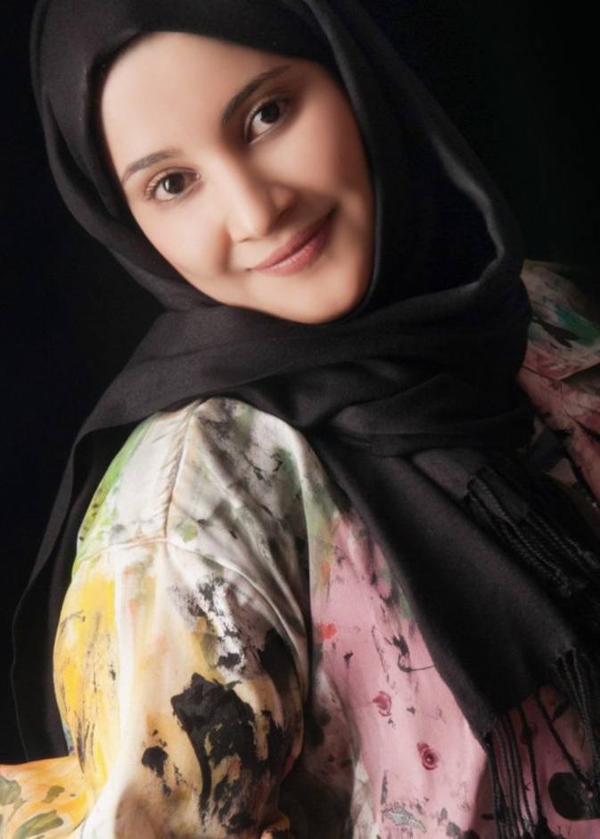 الفنانة التشكيلية سيما آل عبدالحي.. موهبة فنية واعدة وريشة فنية خلابة