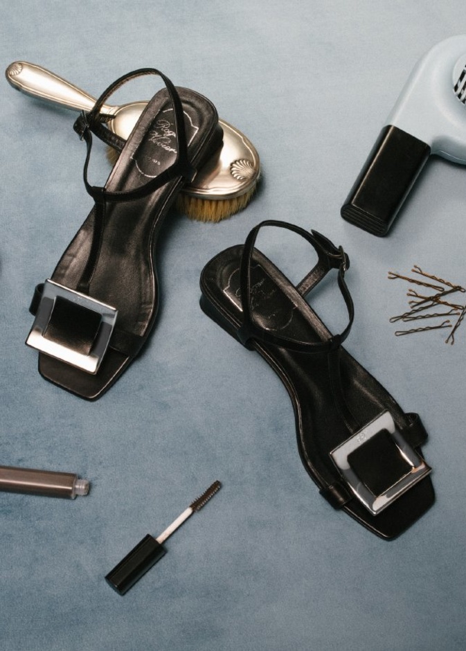 روجر فيفييه باريس يقدم صنادل مميزة