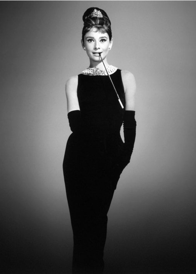 فستان أودري هيبورن الأسود من تصميم  Givenchy من أغلى فساتين النجمات في كل العصور