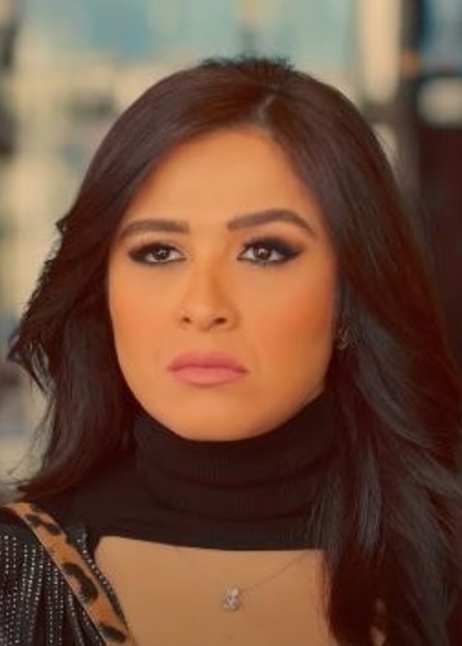 ياسمين عبد العزيز 