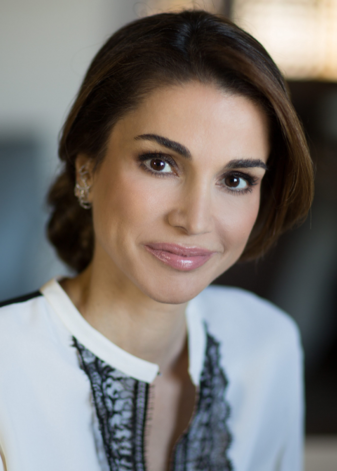 تسريحات شعر راقية من وحي الملكة رانيا لأمسيات شهر رمضان 2021