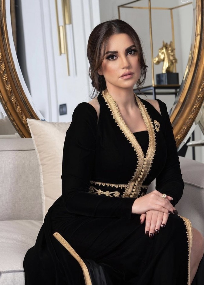 درة زروق بإطلالة رمضانية جديدة في غاية الرقي والأنوثة