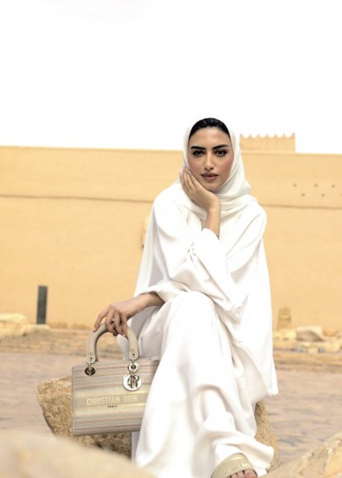 يارا النملة مع والدتها