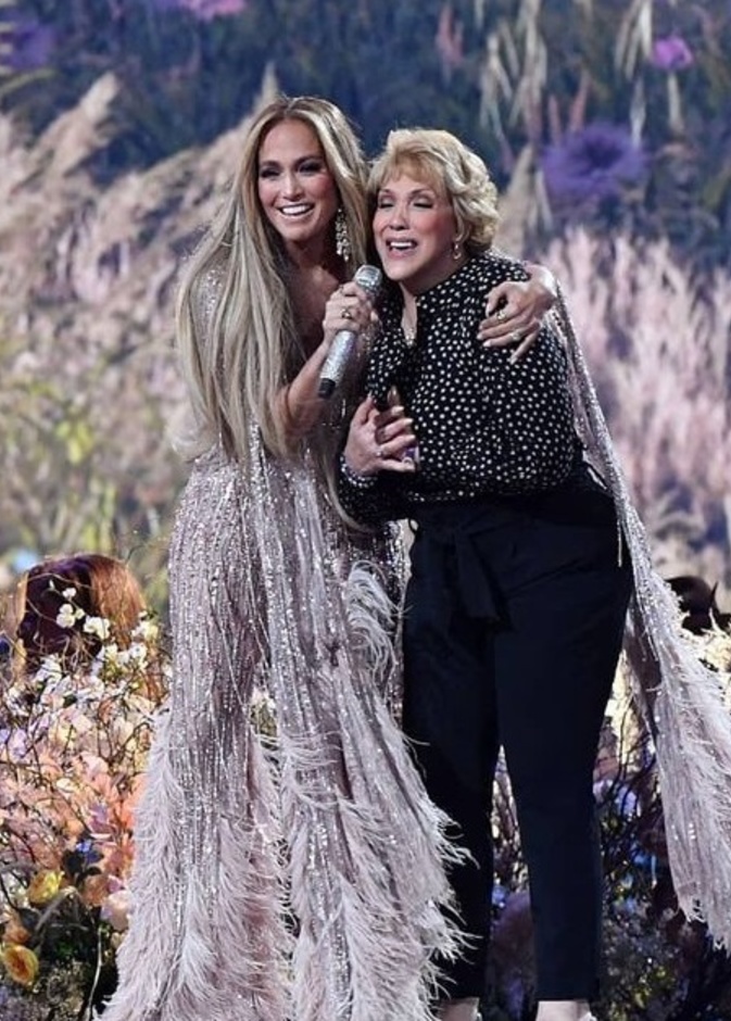 جينيفر لوبيز ووالدتها 