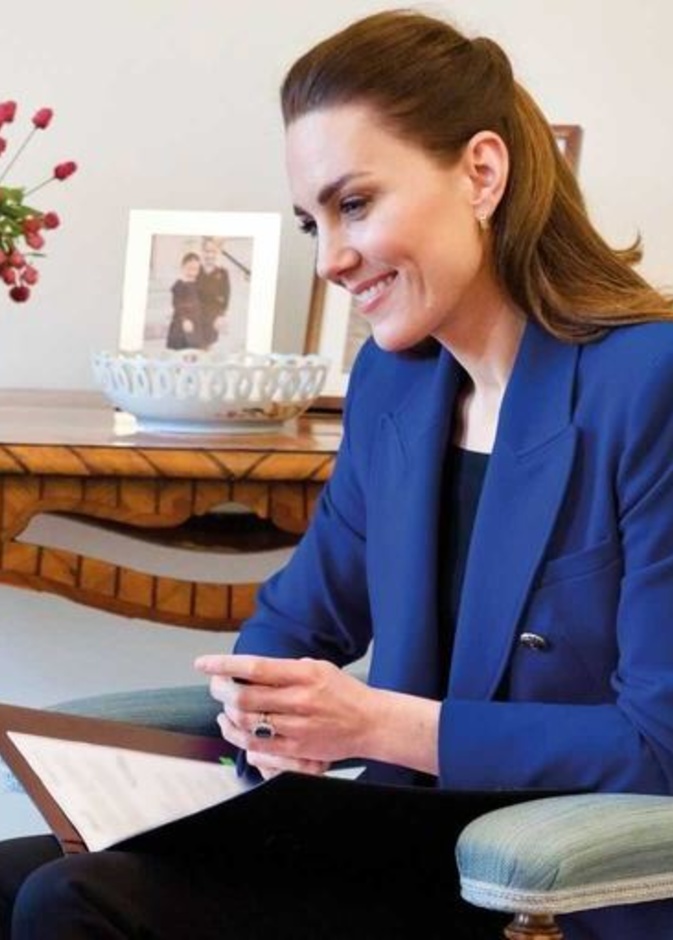 صور احدث ازياء كيت ميدلتون اضافة جديدة الى خزانتها تمنحها إطلالة في غاية الأناقة