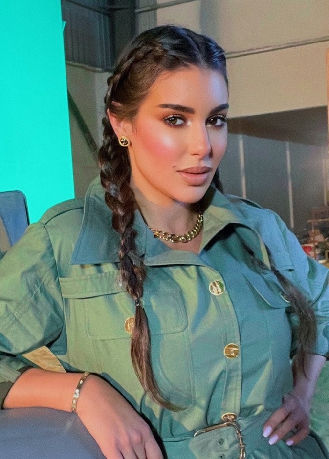 طريقة عمل تسريحات الضفائر لإطلالة يومية ناعمة في شهر رمضان بأسلوب النجمات