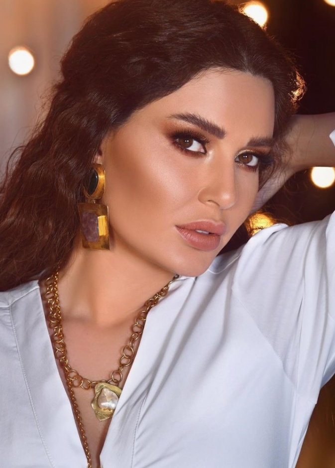 رسمات مكياج ناعمة وبرونزية لعيد الفطر 2021 من وحي سيرين عبد النور