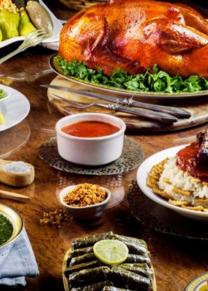 تعدد الأصناف في سفرة العيد يسبب التلبك المعوي