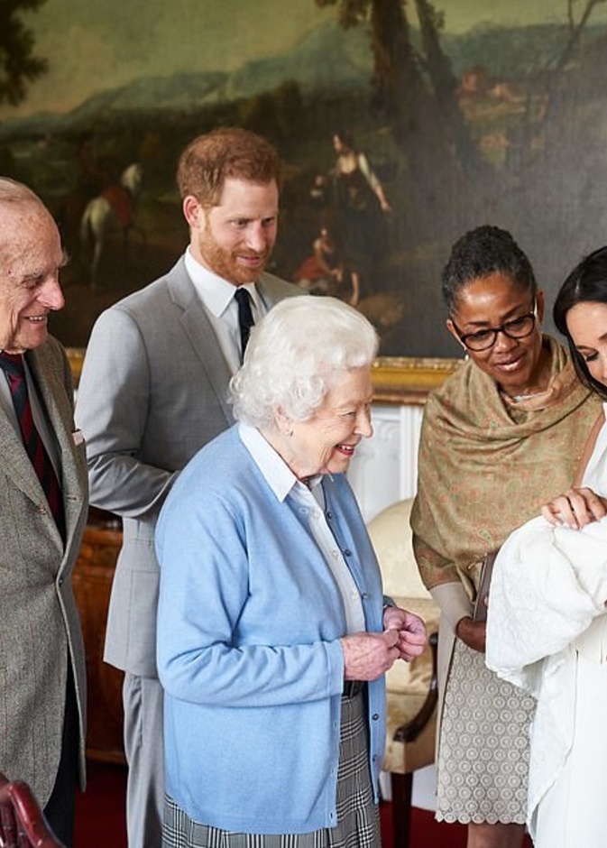 رسائل التهنئة بعيد ميلاد أرشي أظهرت تداعيات الخلافات بين عائلة ساسكس والعائلة المالكة