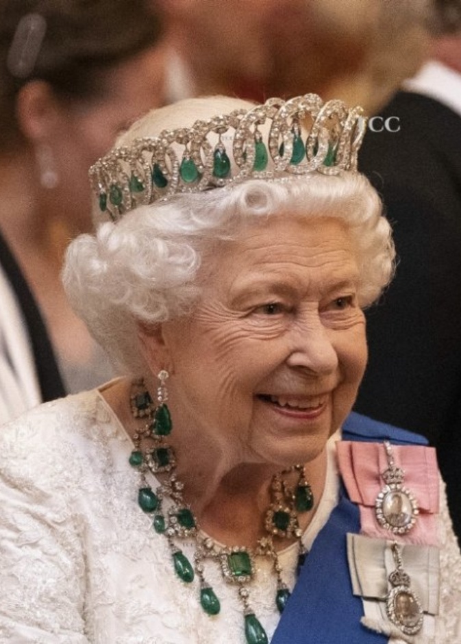  مجوهرات سيدات العائلة المالكة البريطانية