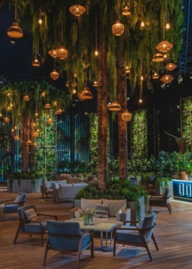 مطعم المركاز أحد أفضل الوجهات المميزة لعشاق الأجواء الساحرة 