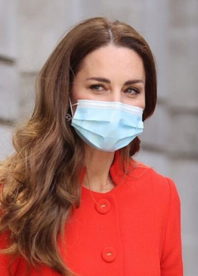 تعرفوا على الرسالة السرية التي وضعتها كيت ميدلتون في كتب مسابقتها للتصوير