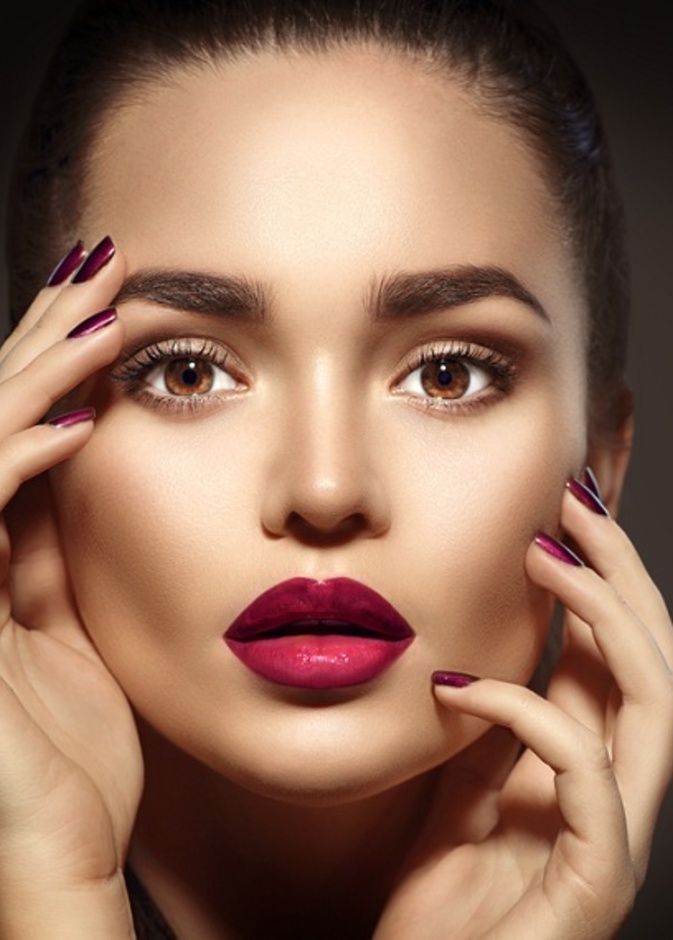 طريقة رسم الحواجب بالمكياج قبل العيد