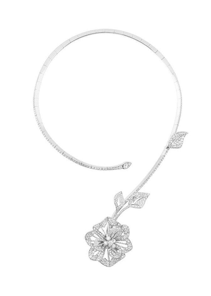 تصاميم قلادات على شكل الأزهار من دار Boucheron